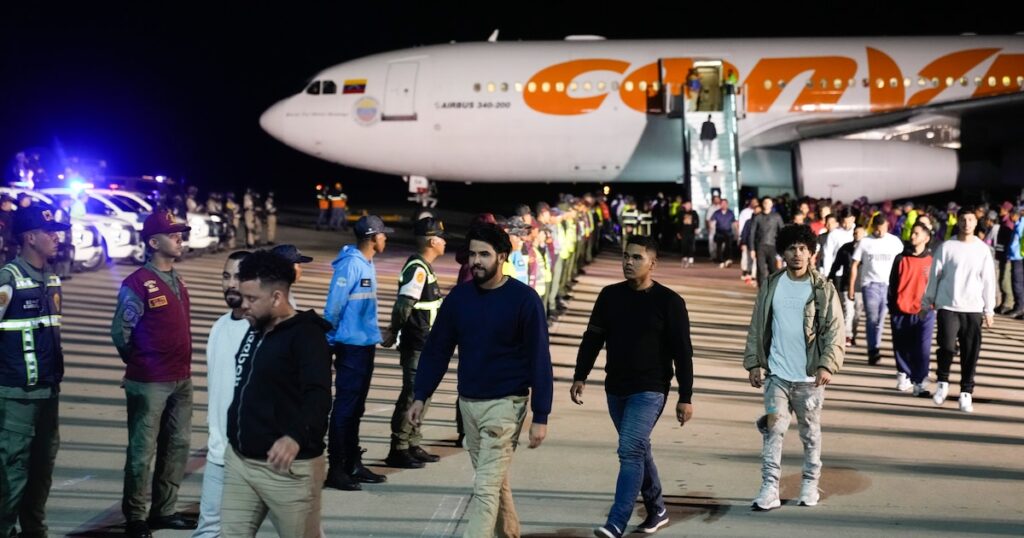 Venezuela recibió un nuevo vuelo con 174 migrantes deportados desde Estados Unidos