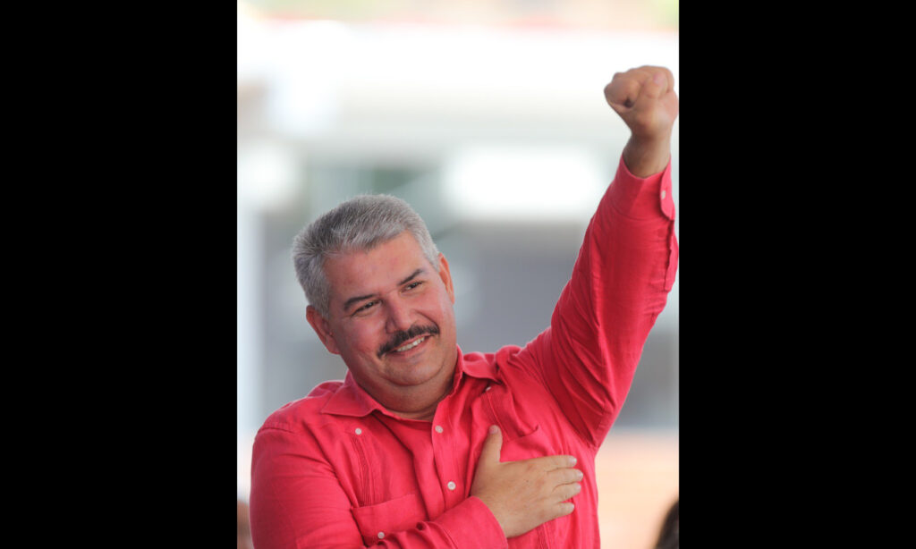 Caldera confía en “unir al Zulia con amor” tras ser elegido candidato a la Gobernación Caldera confía en “unir al Zulia con amor” tras ser elegido candidato a la Gobernación