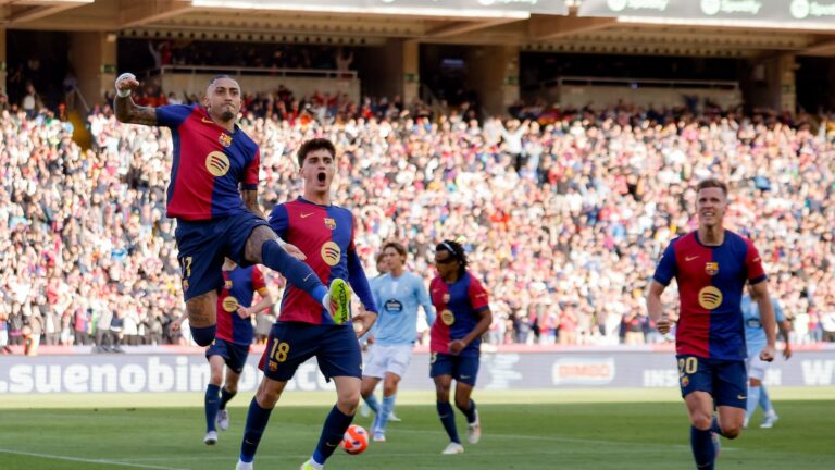 El Barça, de desnudo a superhéroe