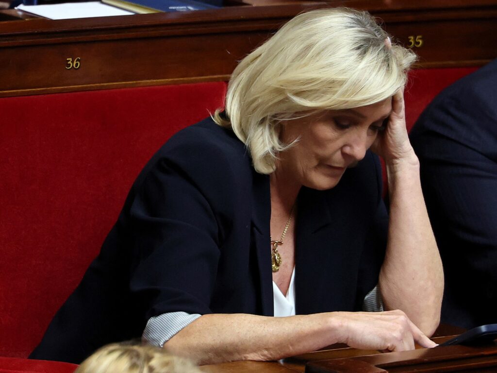 Marine Le Pen arremete contra los jueces que la sentenciaron y crece la tensión en Francia Marine Le Pen arremete contra los jueces que la sentenciaron y crece la tensión en Francia