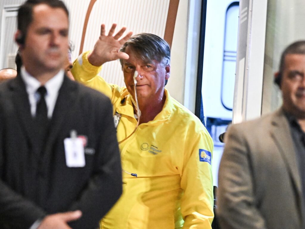 operaron a Jair Bolsonaro por secuelas del ataque sufrido en 2018 y tuvo que suspender su campaña