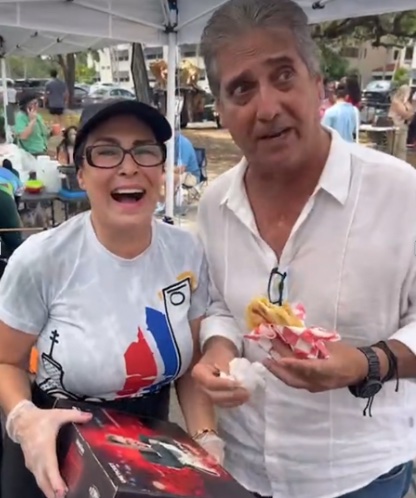 Guillermo Dávila sorprende a Alba Roversi en “Una arepa de novela” < El Informador Venezuela