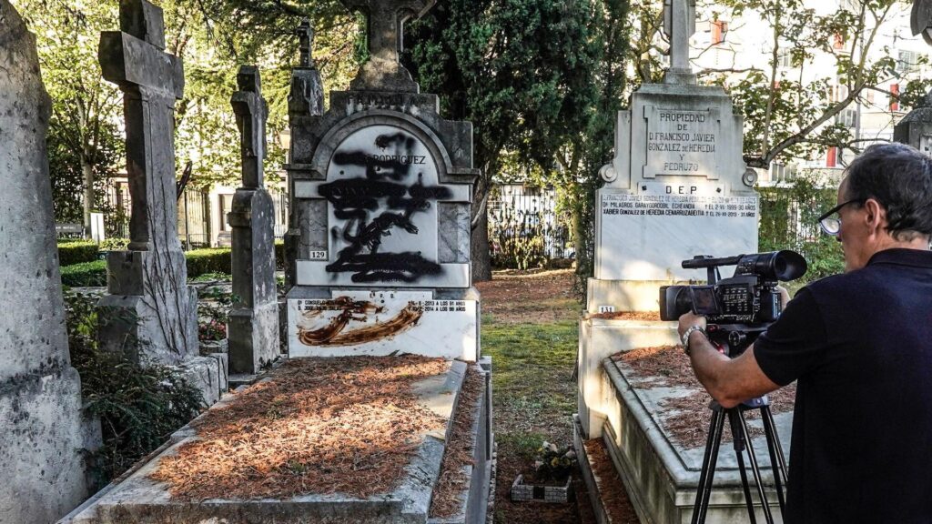 ¿Cómo se debe sancionar a la persona que arrojó excrementos a la tumba de Fernando Buesa? ¿Cómo se debe sancionar a la persona que arrojó excrementos a la tumba de Fernando Buesa?