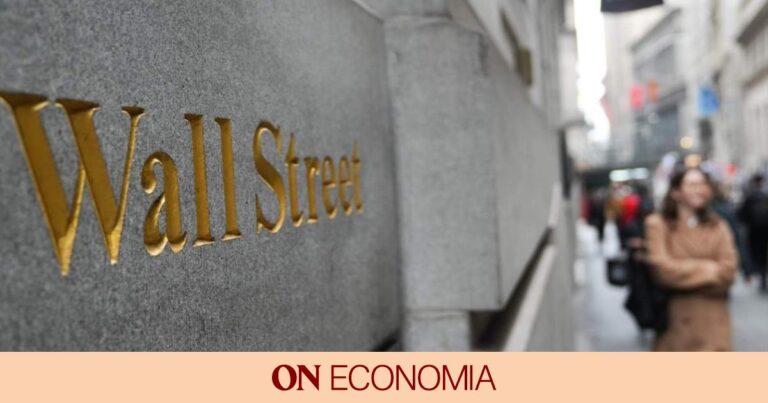 Wall Street vuelve a caídas de hasta el 4% y el dólar pierde un 2,4% tras la escalada con China