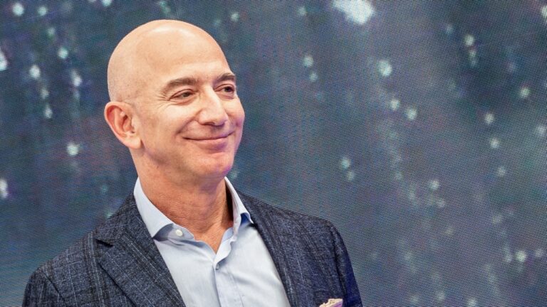 Bezos desafía a Musk impulsando una startup de coches eléctricos ‘low cost’