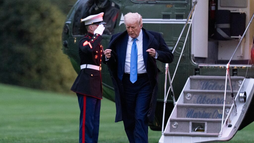 Trump defiende su “medicina” arancelaria pese al batacazo de los mercados y la amenaza de recesión Trump defiende su “medicina” arancelaria pese al batacazo de los mercados y la amenaza de recesión