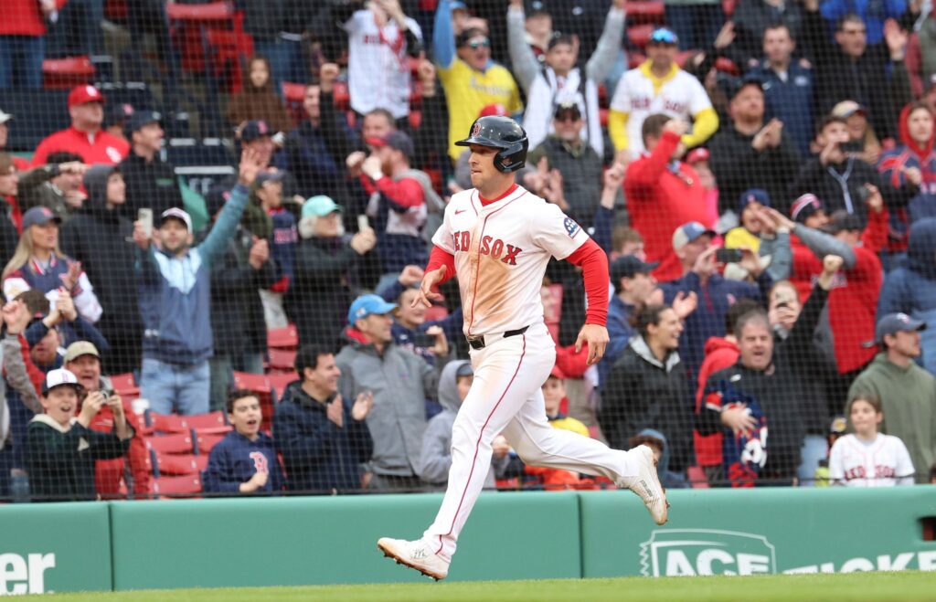 Bregman y Devers brillan para Medias Rojas que vencen 18-7 a Cardenales y barren doble cartelera