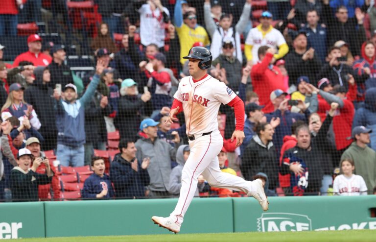 Bregman y Devers brillan para Medias Rojas que vencen 18-7 a Cardenales y barren doble cartelera