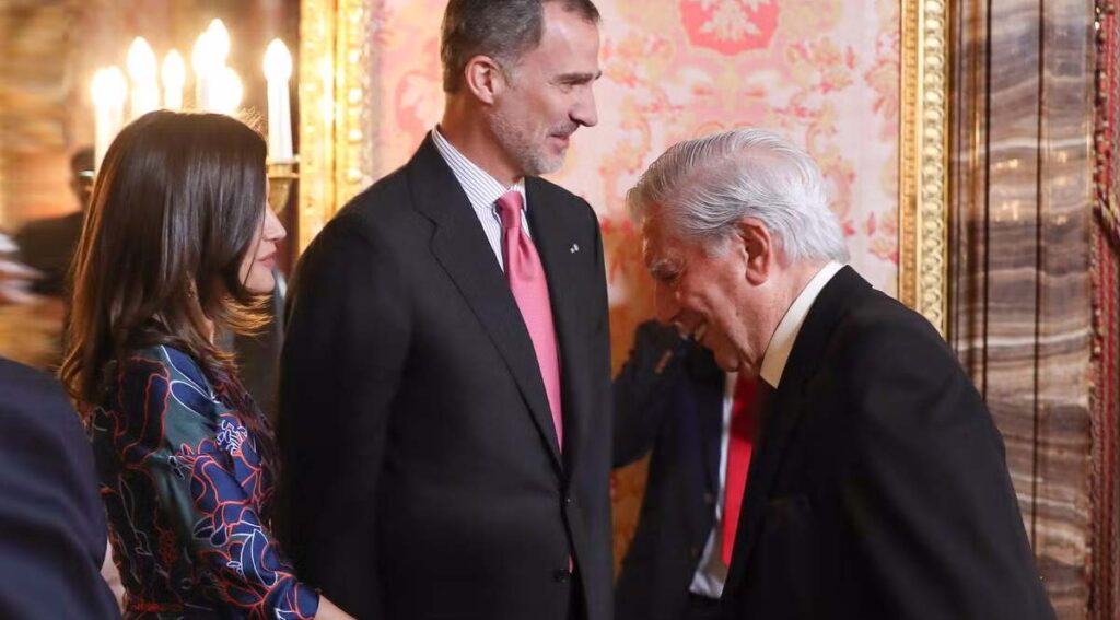 La emotiva carta privada que Felipe y Letizia han enviado a los hijos de Vargas Llosa La emotiva carta privada que Felipe y Letizia han enviado a los hijos de Vargas Llosa