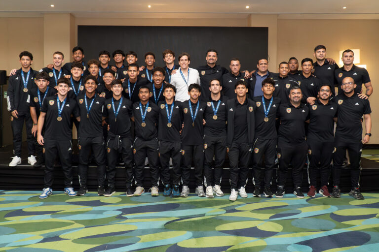 Sub17 llegó al país y fue homenajeada