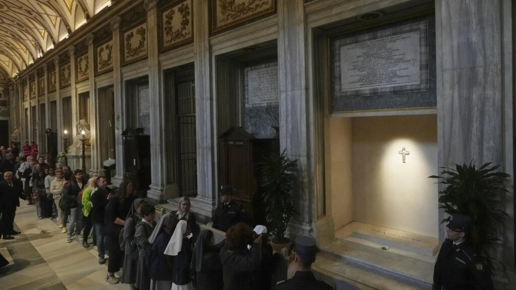 La basílica de Santa María la Mayor abre al público para las visitas a la tumba del Papa
