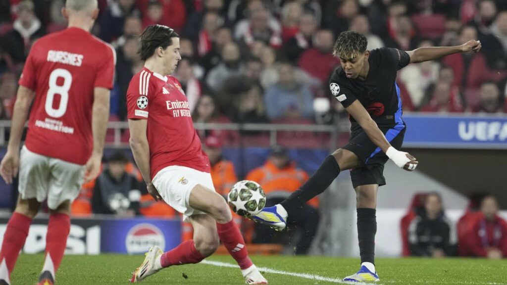 Álvaro Carreras, de ser un dolor de cabeza para el Barça a sonar para el Real Madrid Álvaro Carreras, de ser un dolor de cabeza para el Barça a sonar para el Real Madrid