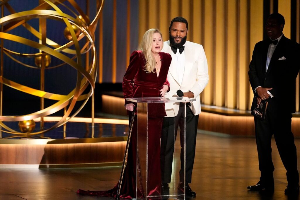 Christina Applegate hace una desgarradora actualización del estado de salud: "Ya no salgo de casa"