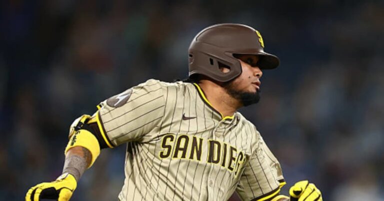 Luis Arráez suma otro juego multi-hit para aumentar su promedio al bate (+Video)