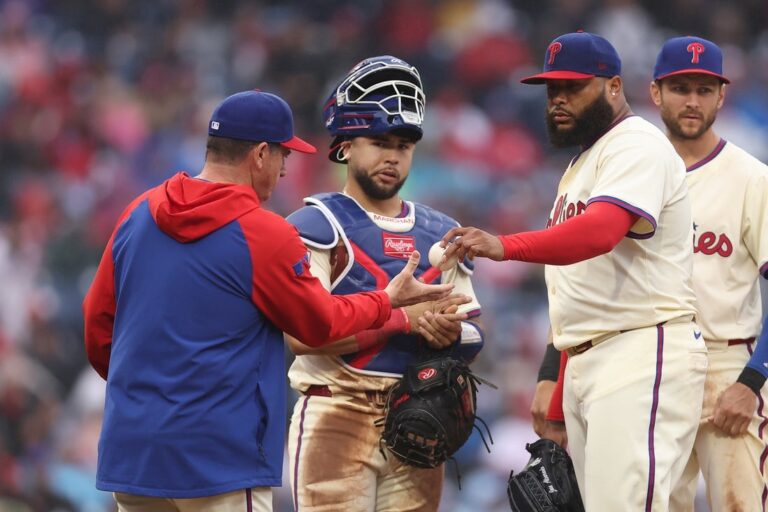 Los Filis, que visitan a los Rockies, comienzan el resto de la temporada sin su cerrador