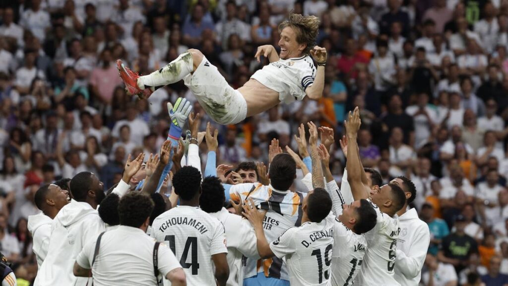 el abrazo con Kroos, los lloros de Florentino y el consuelo de Lucas Vázquez el abrazo con Kroos, los lloros de Florentino y el consuelo de Lucas Vázquez