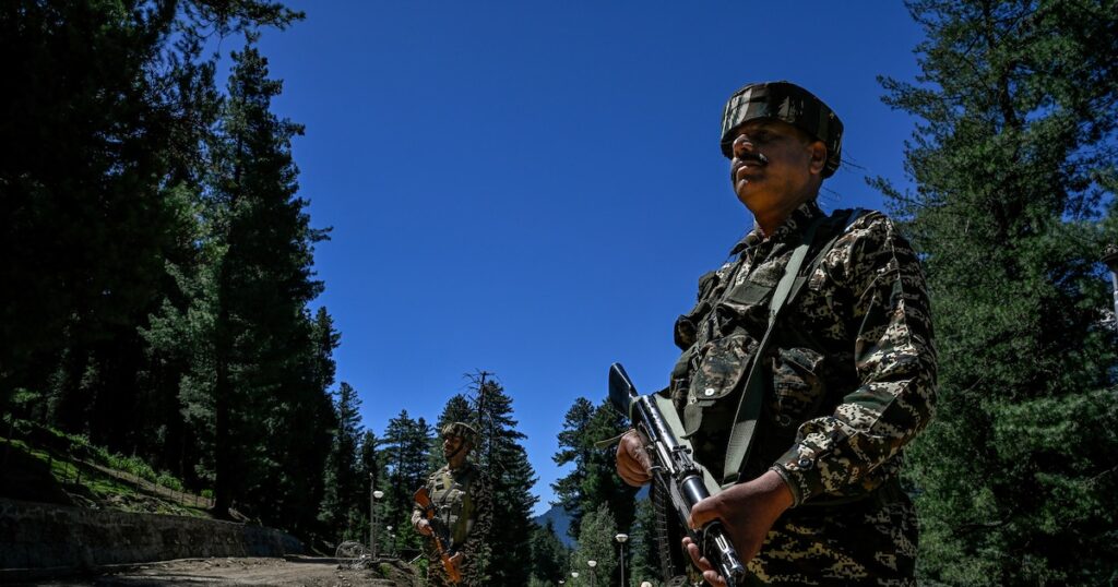 Qué hay detrás del atentado que reavivó las tensiones por Cachemira y que llevó a India a atacar Pakistán