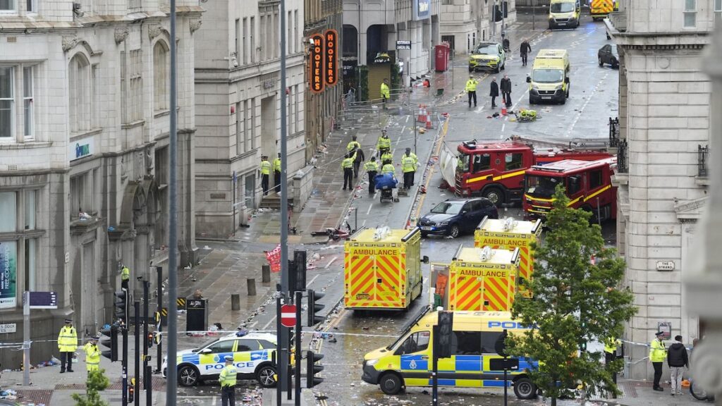 Tragedia en Liverpool deja al menos 27 heridos en medio del festejo de la Premier League Tragedia en Liverpool deja al menos 27 heridos en medio del festejo de la Premier League