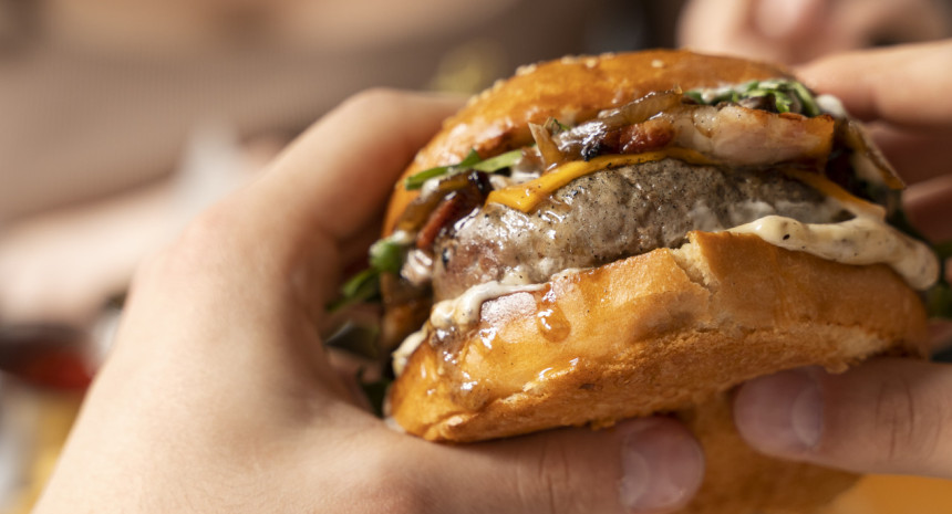 Una importante cadena de hamburguesas cambia ingredientes claves por riesgos a la salud: qué productos se ven afectados Una importante cadena de hamburguesas cambia ingredientes claves por riesgos a la salud: qué productos se ven afectados