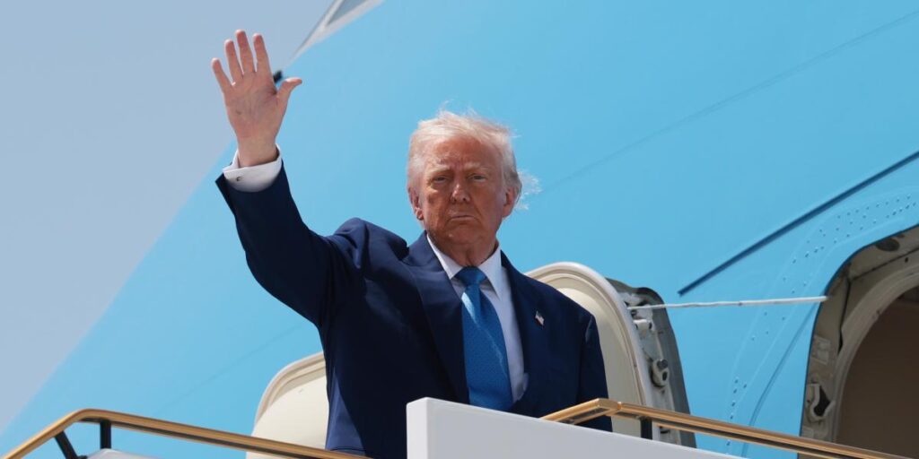 Trump reacciona a la amenaza de Walmart por los precios y lanza una severa advertencia Trump reacciona a la amenaza de Walmart por los precios y lanza una severa advertencia