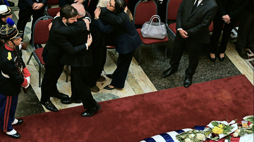 Lula y Boric, en el último adiós a Pepe Mujica | Decenas de miles de uruguayos desfilaron frente al ataúd del expresidente Lula y Boric, en el último adiós a Pepe Mujica | Decenas de miles de uruguayos desfilaron frente al ataúd del expresidente