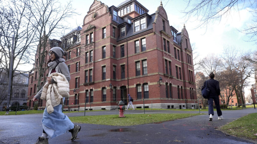 Trump vs. Harvard: las claves de una pugna que tiene en el limbo a miles de estudiantes extranjeros