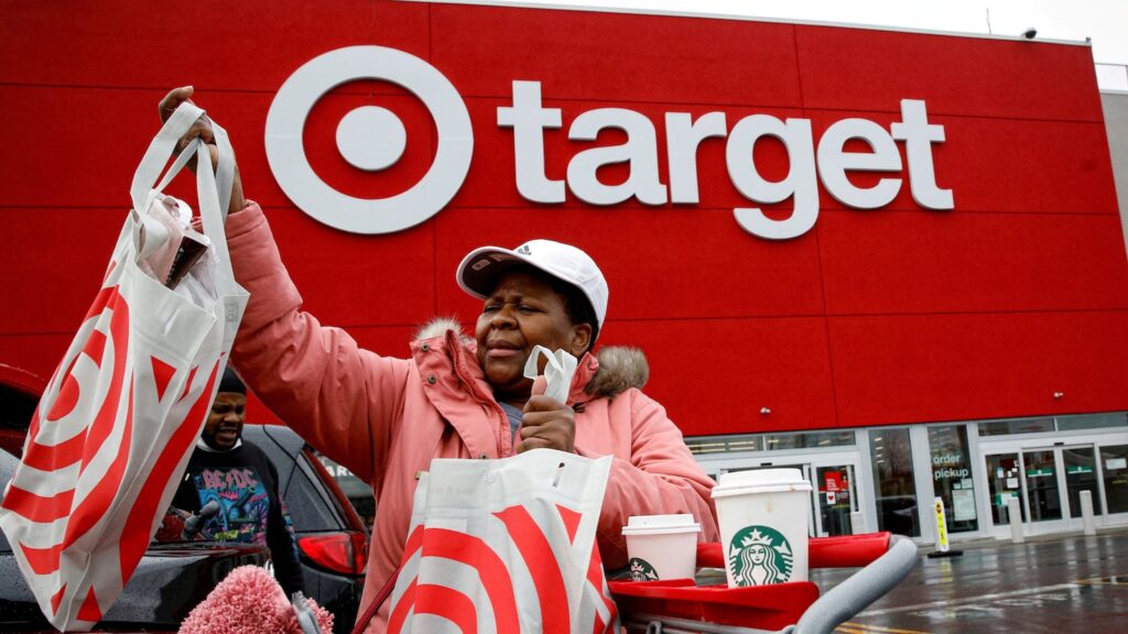 Clientes dan la espalda a Target tras polémico giro en políticas de inclusión Clientes dan la espalda a Target tras polémico giro en políticas de inclusión