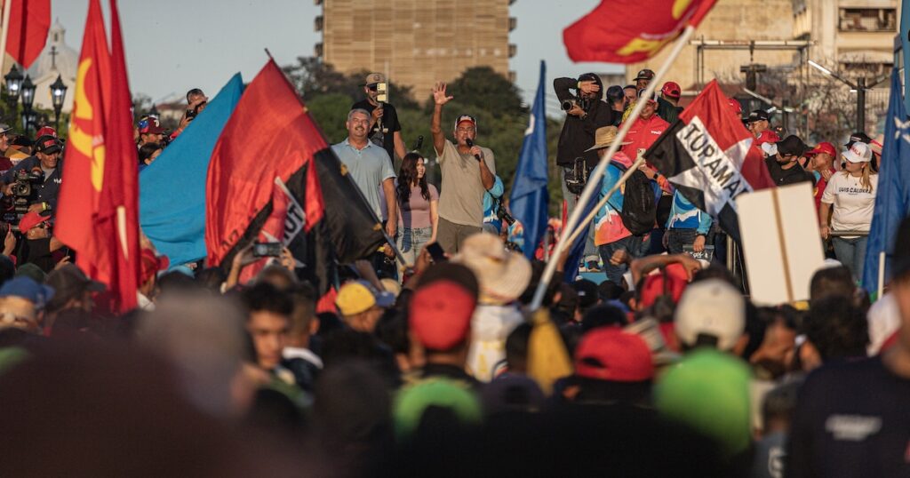 El chavismo se dice ganador en el cierre de campaña electoral frente a una minoría opositora El chavismo se dice ganador en el cierre de campaña electoral frente a una minoría opositora