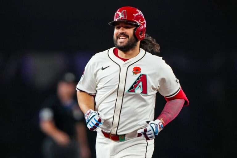 Eugenio Suárez conecta otro kilométrico jonrón y acaba con la mala racha de Arizona