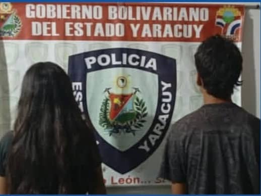 Detienen a dos jóvenes por verter cloro en el termo de compañero Detienen a dos jóvenes por verter cloro en el termo de compañero