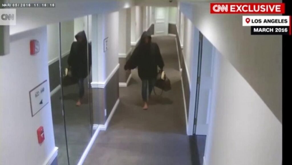 Terrible vídeo Diddy Combs arrastrando y golpeando a su exnovia Cassie Ventura en un hotel Terrible vídeo Diddy Combs arrastrando y golpeando a su exnovia Cassie Ventura en un hotel