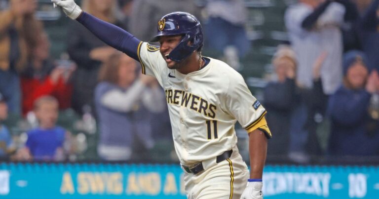 Jackson Chourio ataca al primer pitcheo de as de Red Sox y registra HR a 415+ FT