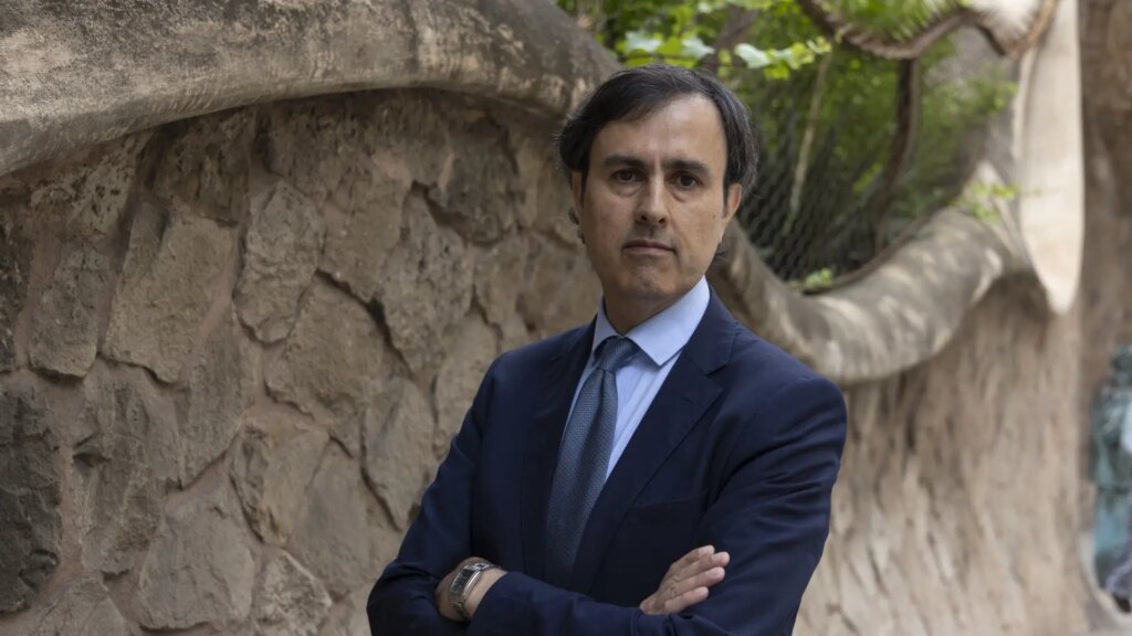 Estoy convencido de que visitará España Estoy convencido de que visitará España