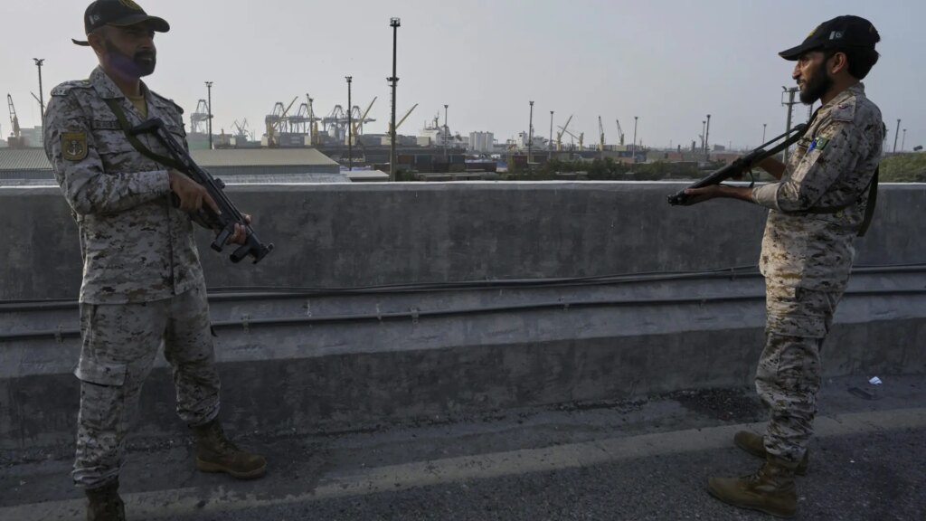 El Ejército indio moviliza a sus reservistas y Pakistán continúa los ataques El Ejército indio moviliza a sus reservistas y Pakistán continúa los ataques