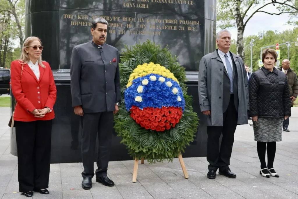 80 años de Victoria: Presidentes Maduro y Díaz-Canel rinden tributo a Simón Bolívar en Moscú 
