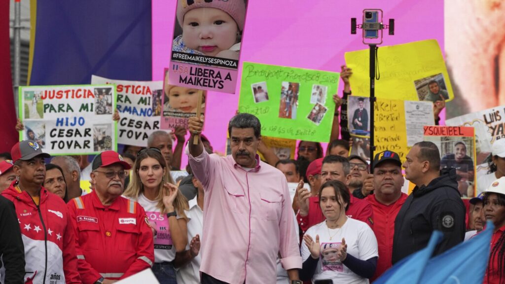 Maduro exige la repatriación a Venezuela de una niña separada de sus padres deportados desde EEUU Maduro exige la repatriación a Venezuela de una niña separada de sus padres deportados desde EEUU