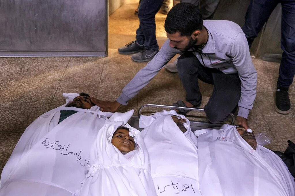La iniciativa privada de ayuda humanitaria detiene su distribución mientras Israel mata al menos a 16 refugiados en una escuela de Gaza