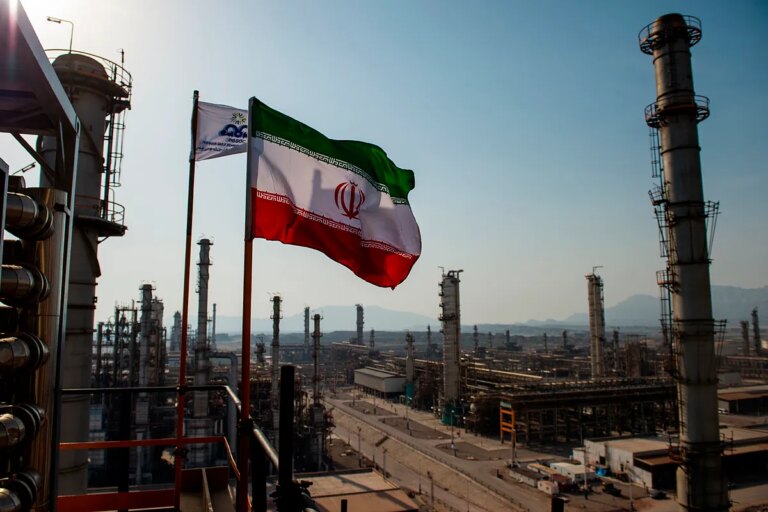 El ataque a Irán abre la puerta a un "nuevo ciclo alcista del petróleo"
