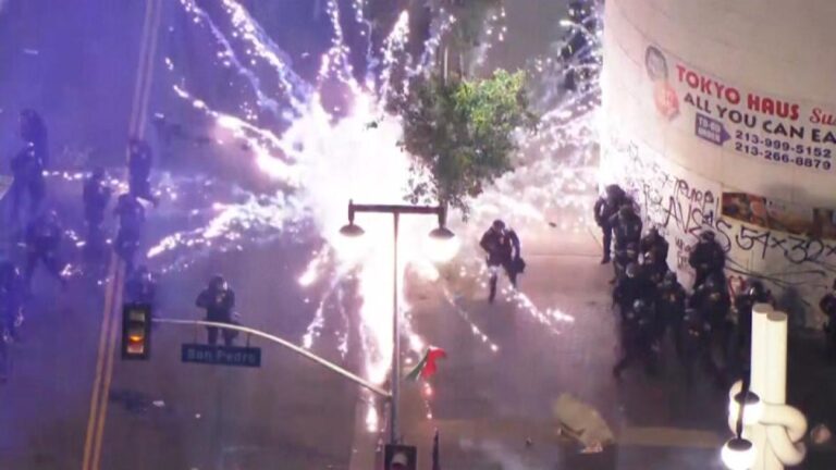 Las imágenes aéreas de la cuarta jornada de protestas en Los Ángeles