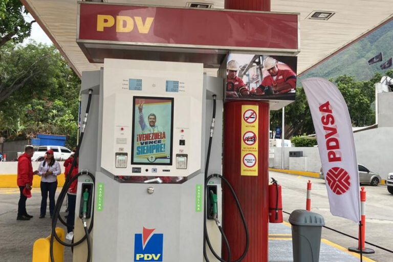 Precio del litro de gasolina se mantiene en 50 centavos de dólar