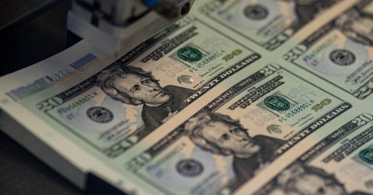 Dólar hoy en vivo: en el Banco Nación subió a .205 y se negoció a .175 en el mercado blue