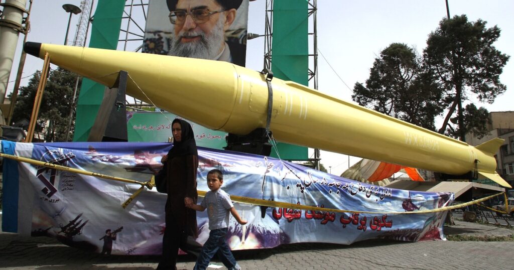 Israel denunció que el régimen de Irán avanza en su plan secreto para el desarrollo de una bomba nuclear Israel denunció que el régimen de Irán avanza en su plan secreto para el desarrollo de una bomba nuclear