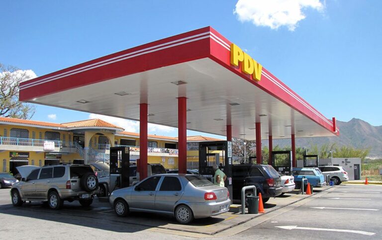 Bloomberg: Venezuela se prepararía para subir 50 % el precio de la gasolina tras salida de Chevron