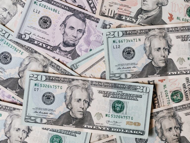 Dólar hoy y dólar blue, EN VIVO: a cuánto cotiza el oficial y cuál es el precio del paralelo este viernes 6 de junio, minuto a minuto
