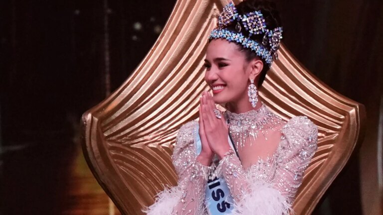 la tailandesa que ha sido coronada como Miss Mundo 2025