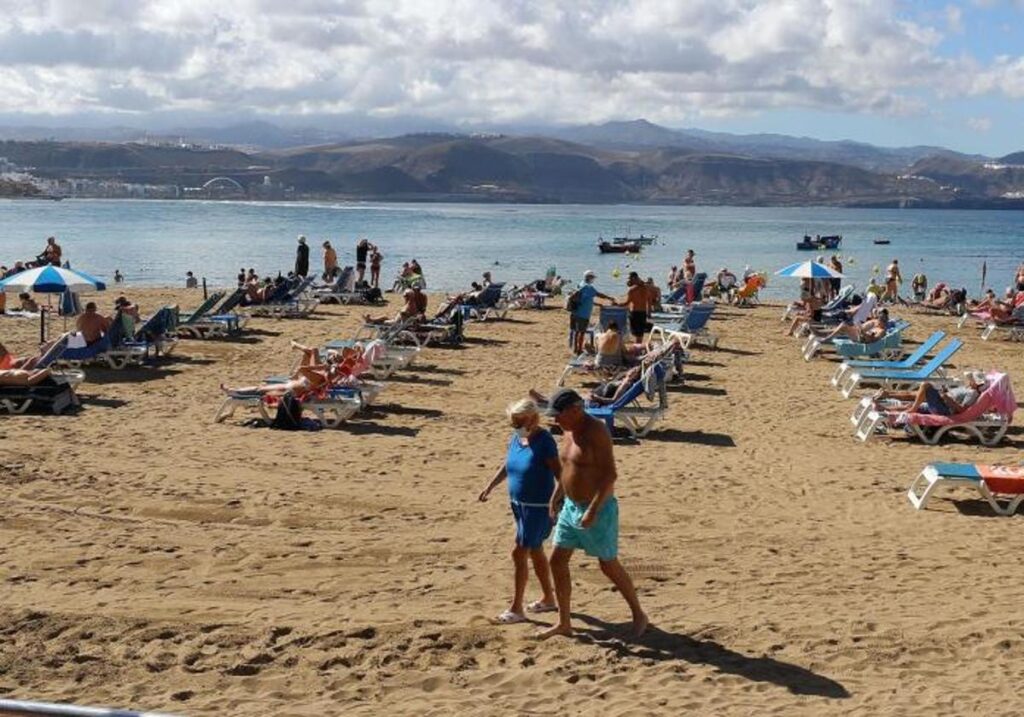 Los turistas extranjeros se disparan un 10% en abril y gastan 10.800 millones de euros Los turistas extranjeros se disparan un 10% en abril y gastan 10.800 millones de euros