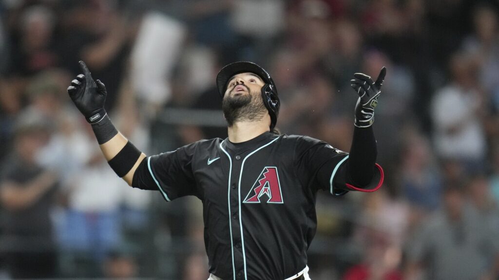 Eugenio Suárez logra su 3er grand slam de la temporada y Diamondbacks vencen 5-2 a Marineros Eugenio Suárez logra su 3er grand slam de la temporada y Diamondbacks vencen 5-2 a Marineros