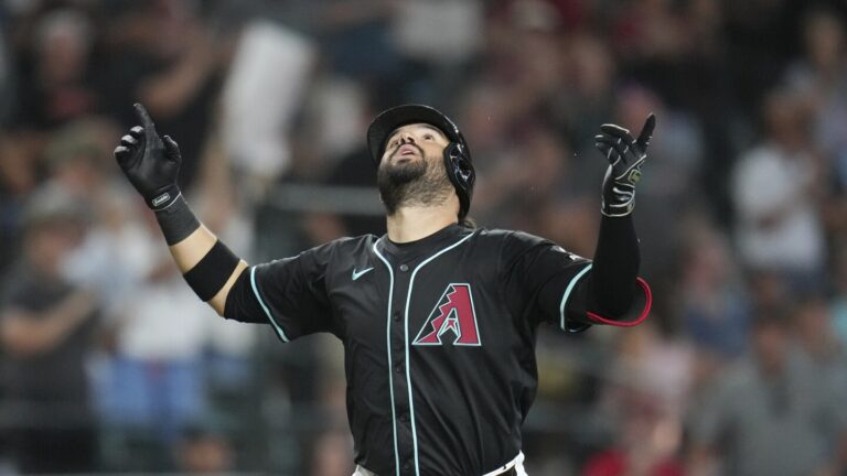 Eugenio Suárez logra su 3er grand slam de la temporada y Diamondbacks vencen 5-2 a Marineros